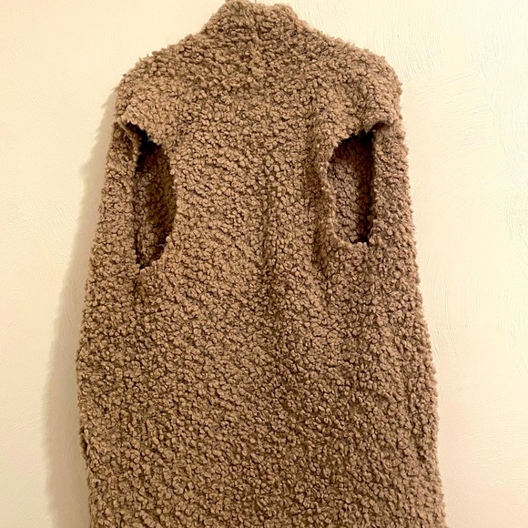 Altar’d State Small Sleeveless long cardigan - Picture 2 of 2